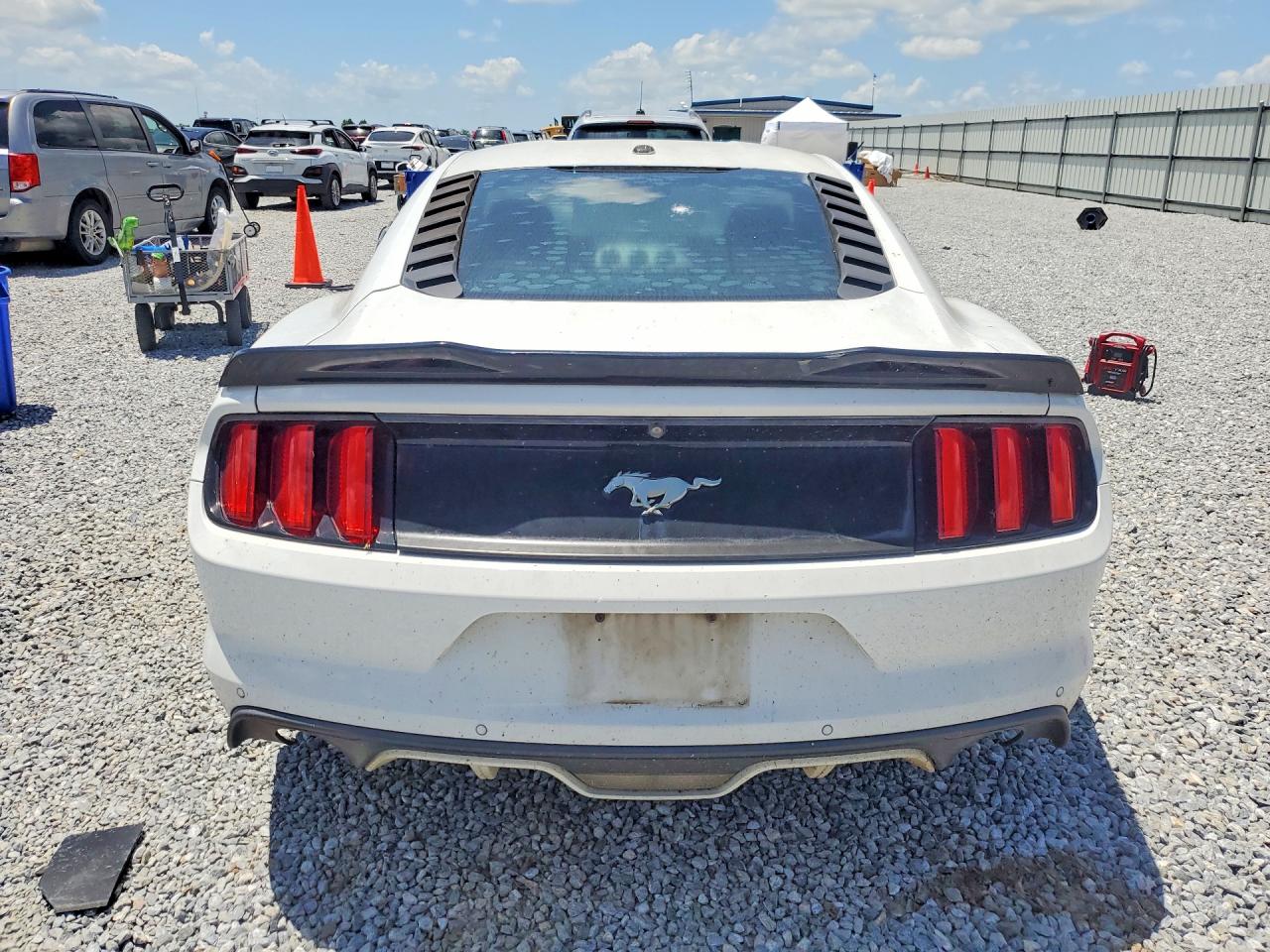 2015 Ford Mustang White vin: 1FA6P8TH3F5321960