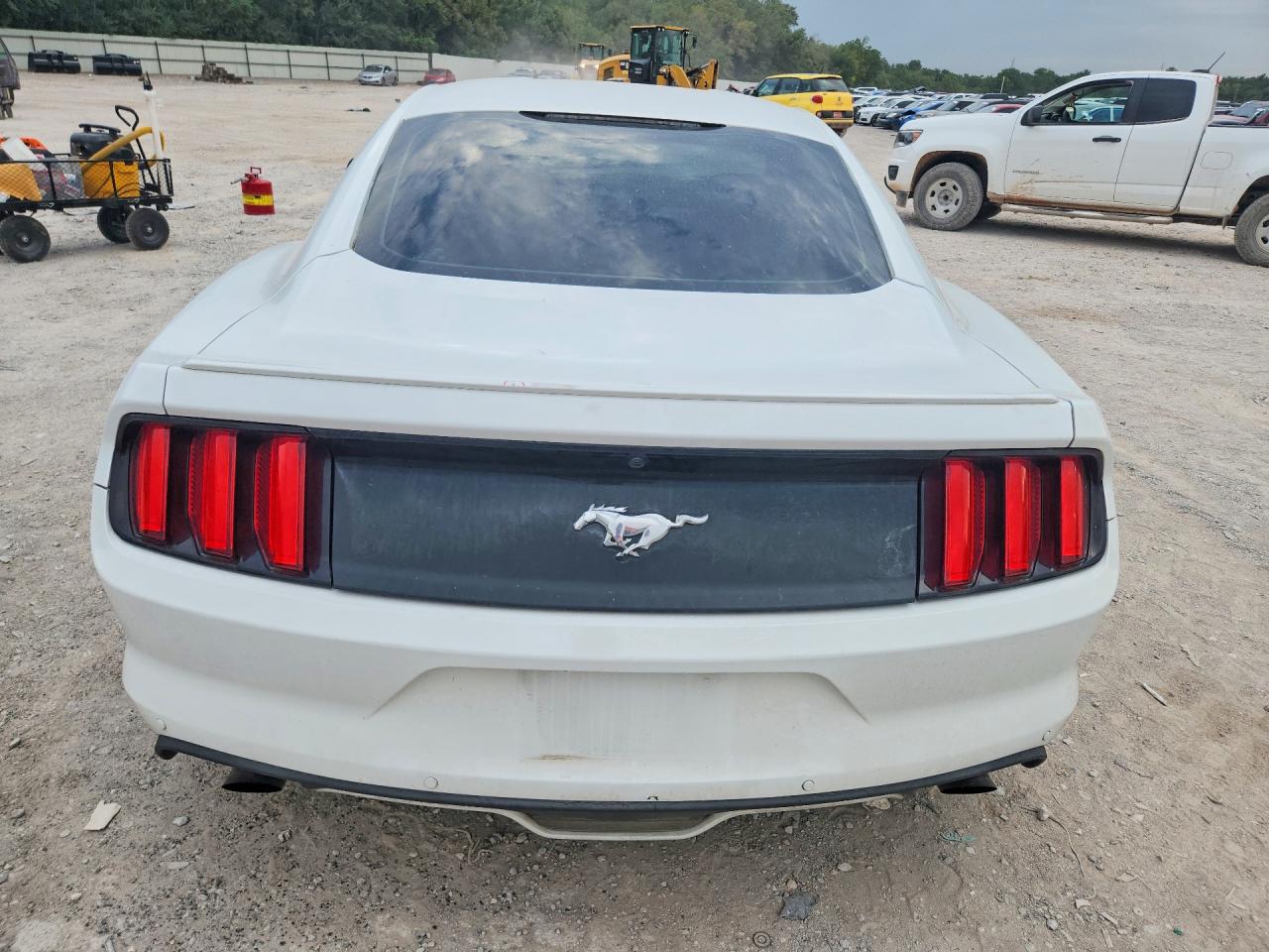 2015 Ford Mustang White vin: 1FA6P8TH3F5349645