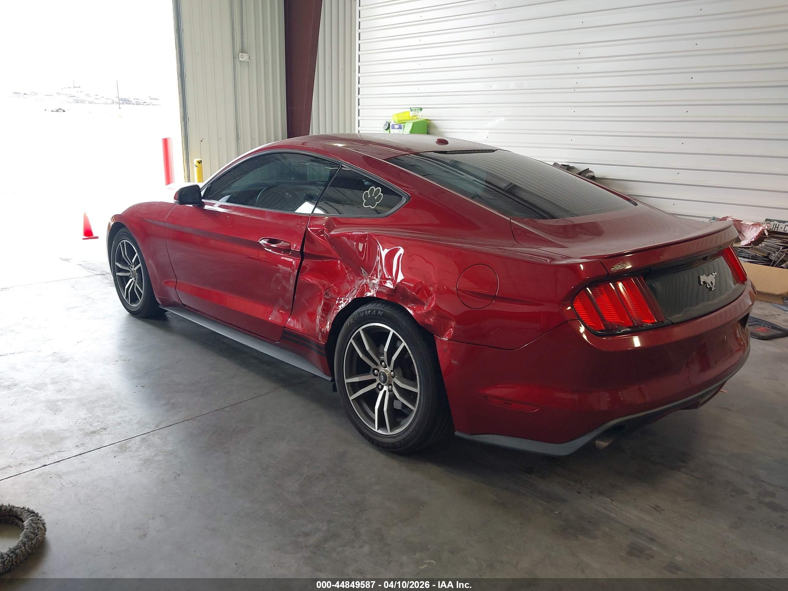 2015 Ford Mustang Ecoboost Красный vin: 1FA6P8TH3F5393080
