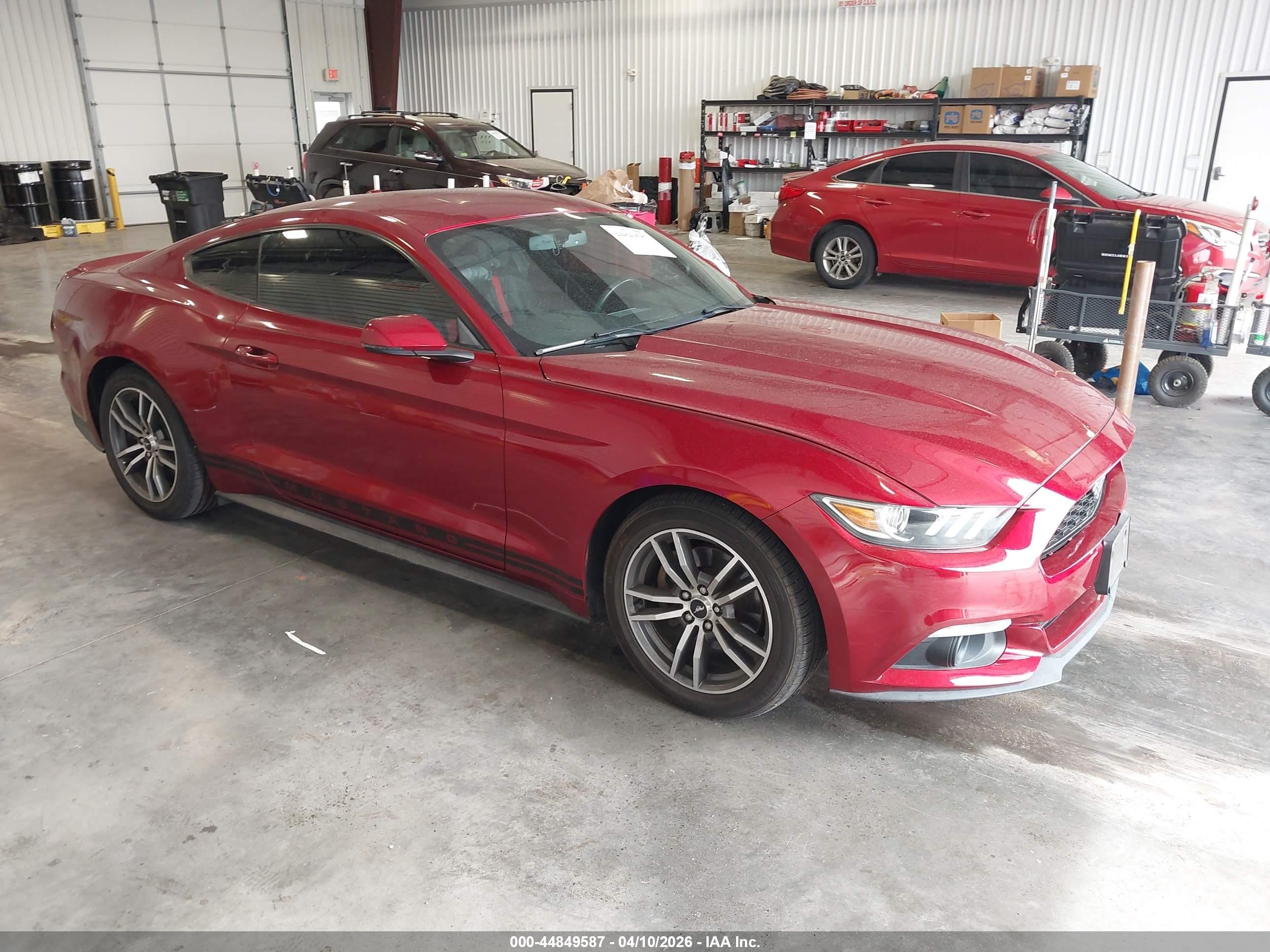 2015 Ford Mustang Ecoboost Красный vin: 1FA6P8TH3F5393080