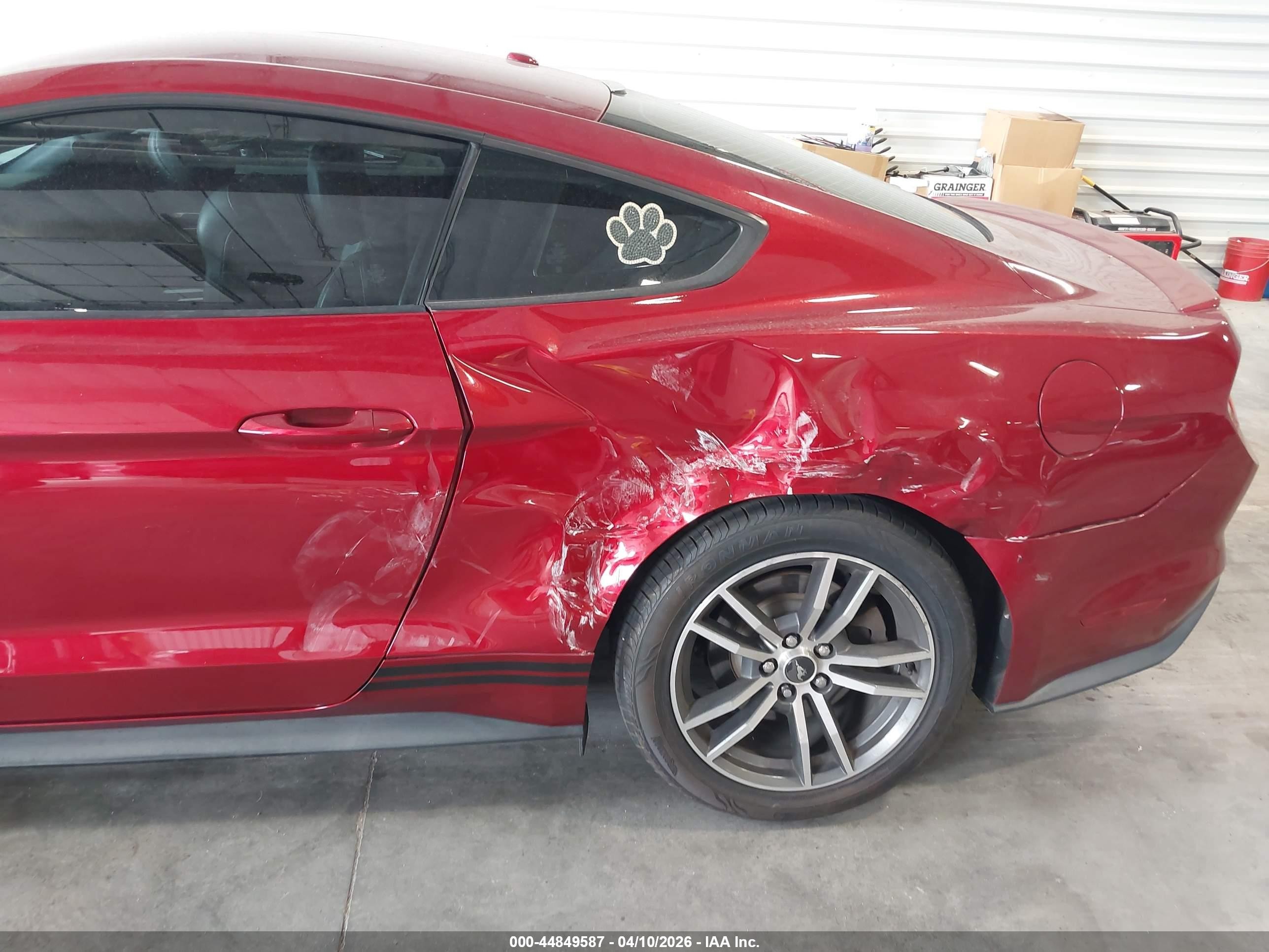 2015 Ford Mustang Ecoboost Красный vin: 1FA6P8TH3F5393080