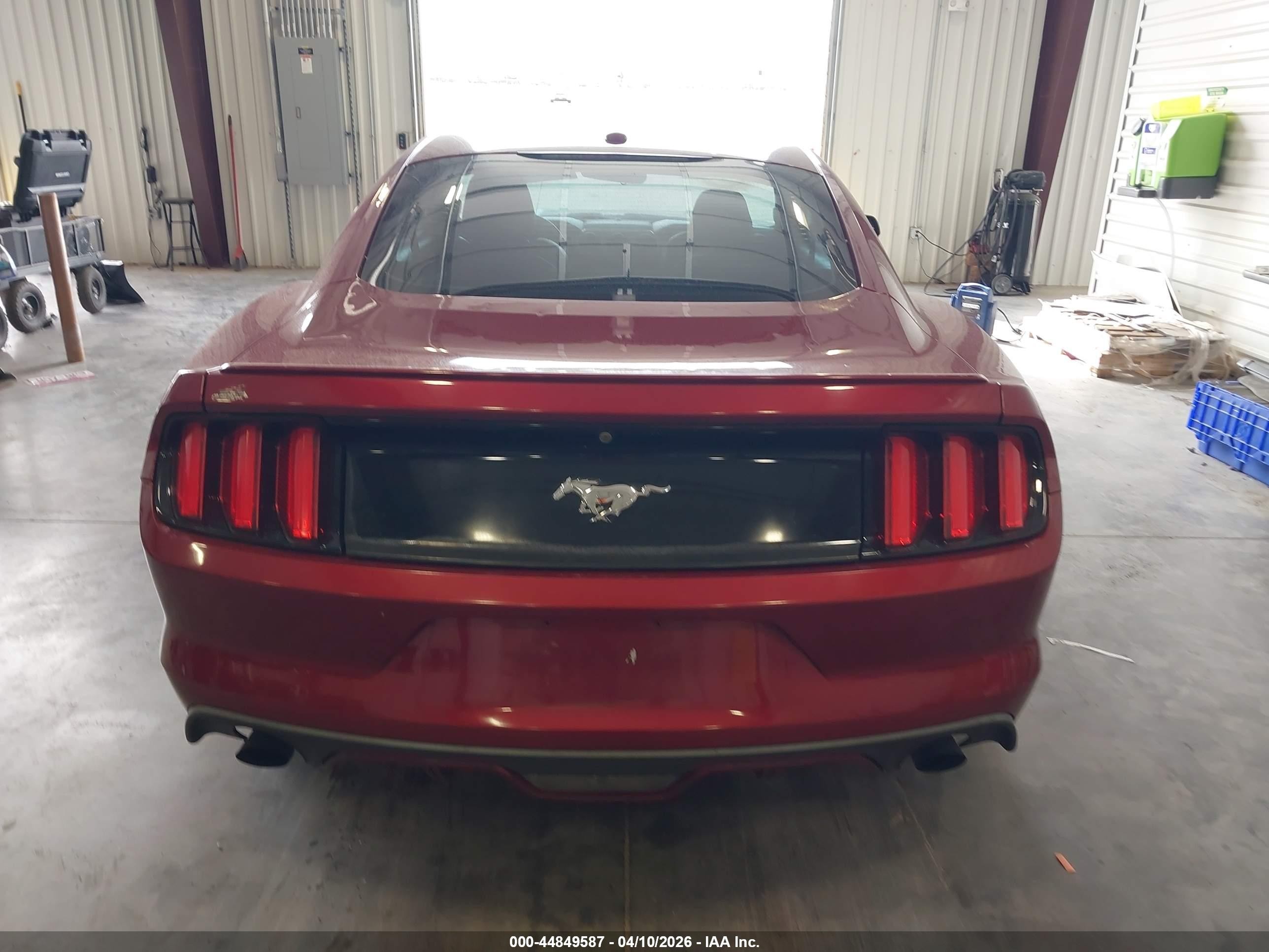 2015 Ford Mustang Ecoboost Красный vin: 1FA6P8TH3F5393080