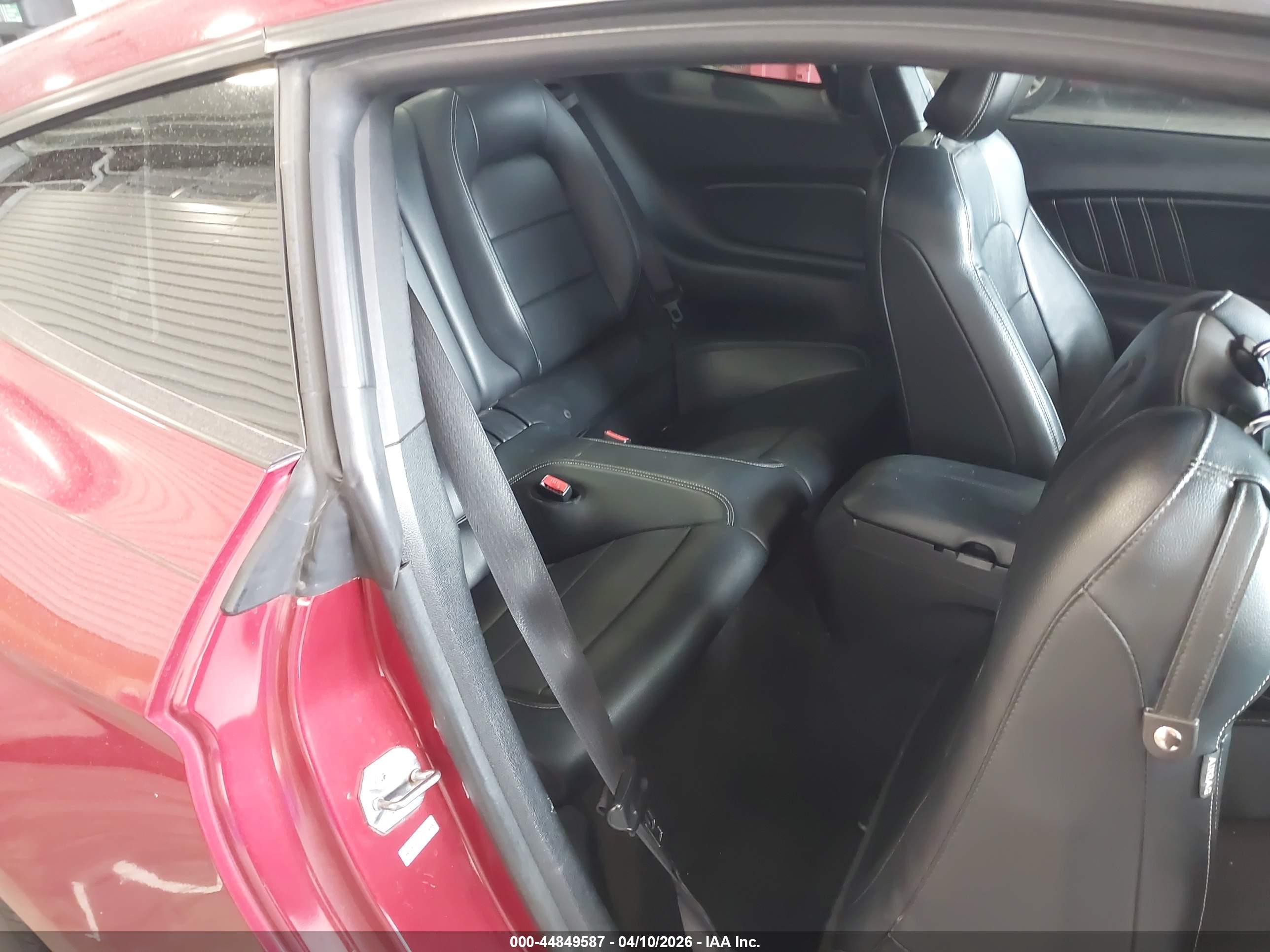 2015 Ford Mustang Ecoboost Красный vin: 1FA6P8TH3F5393080