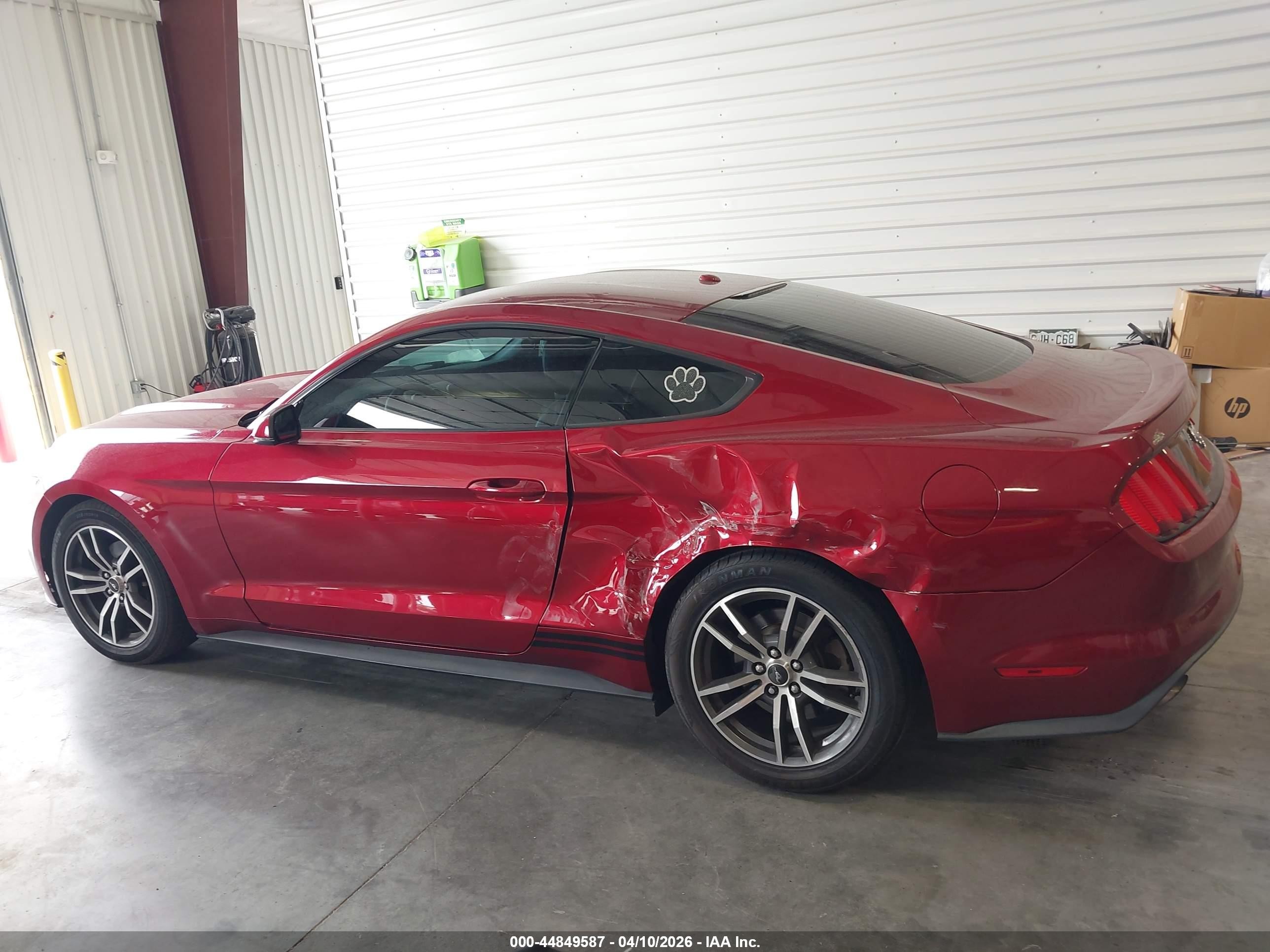 2015 Ford Mustang Ecoboost Красный vin: 1FA6P8TH3F5393080