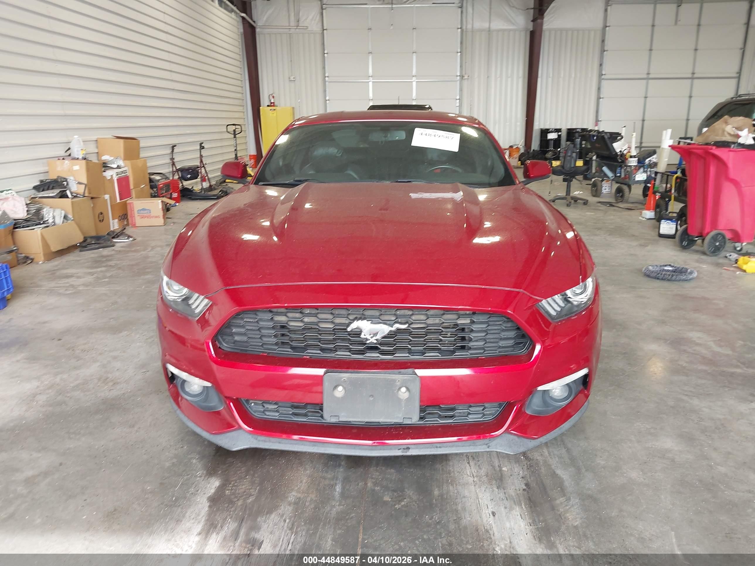 2015 Ford Mustang Ecoboost Красный vin: 1FA6P8TH3F5393080