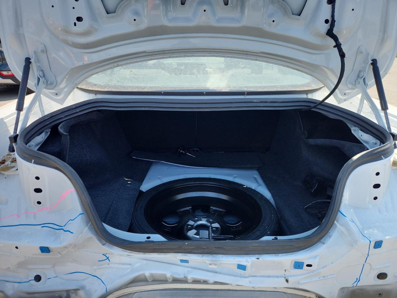 2026 Ford Mustang White vin: 1FA6P8TH3T5117669 Damage: Rear Body Panel Structure, Kinked, > 12 Inches