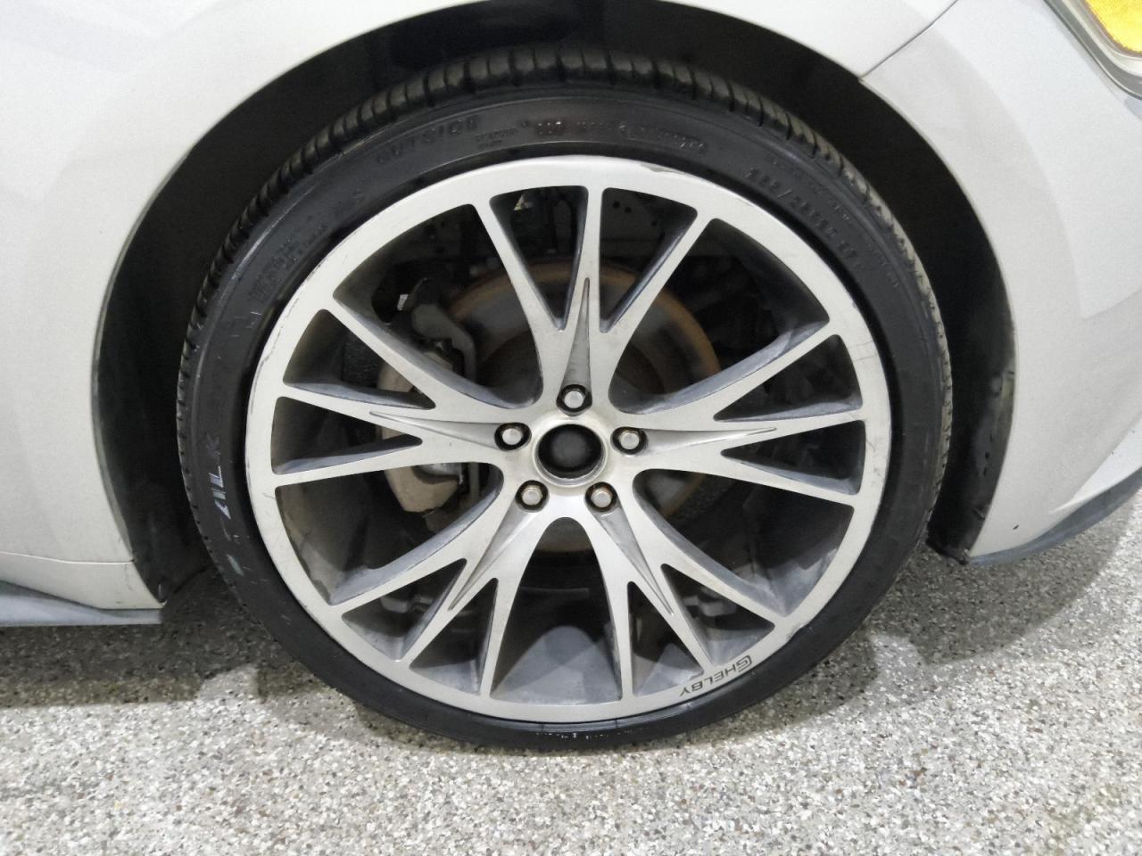 2015 Ford Mustang Gray vin: 1FA6P8TH4F5400070 Damage: Right Front Wheel, Curb Rash, > 12 Inches