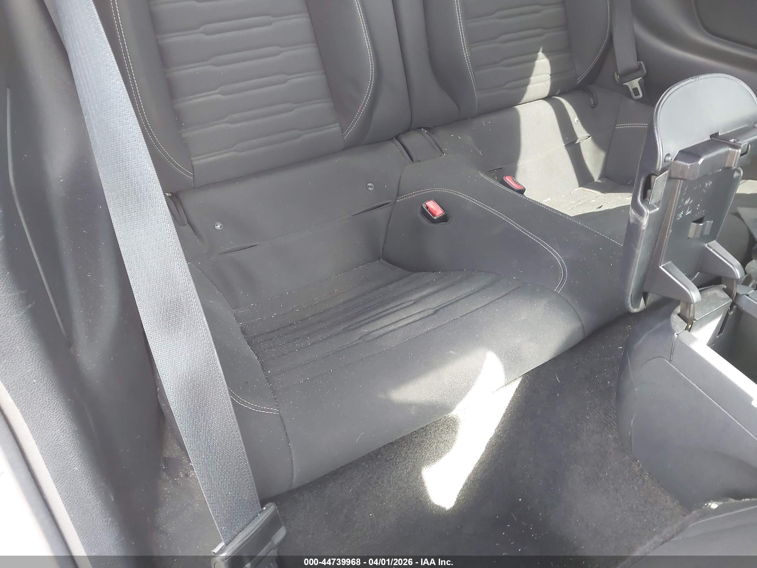 2015 Ford Mustang Ecoboost Серебряный vin: 1FA6P8TH5F5384865
