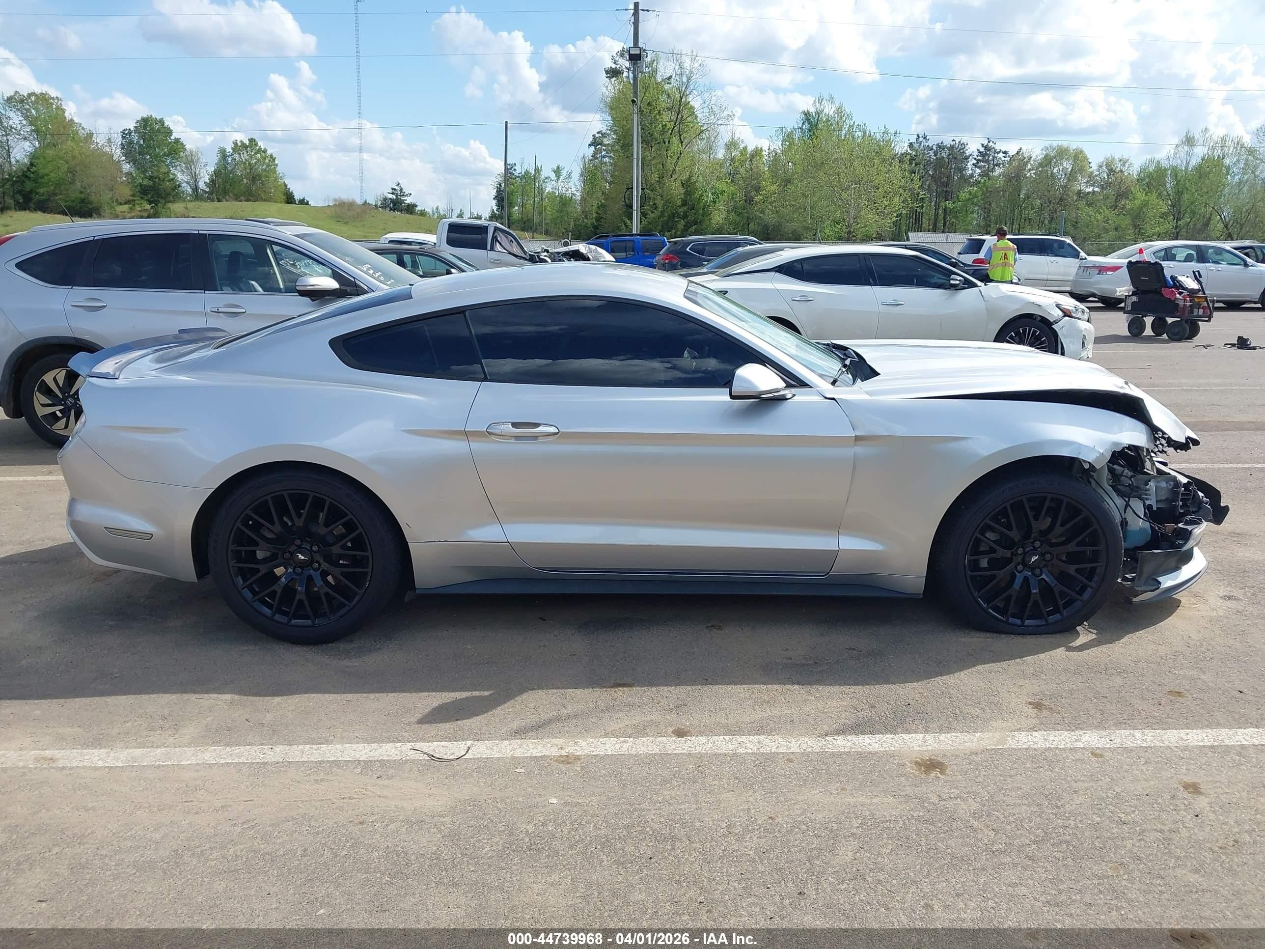 2015 Ford Mustang Ecoboost Серебряный vin: 1FA6P8TH5F5384865