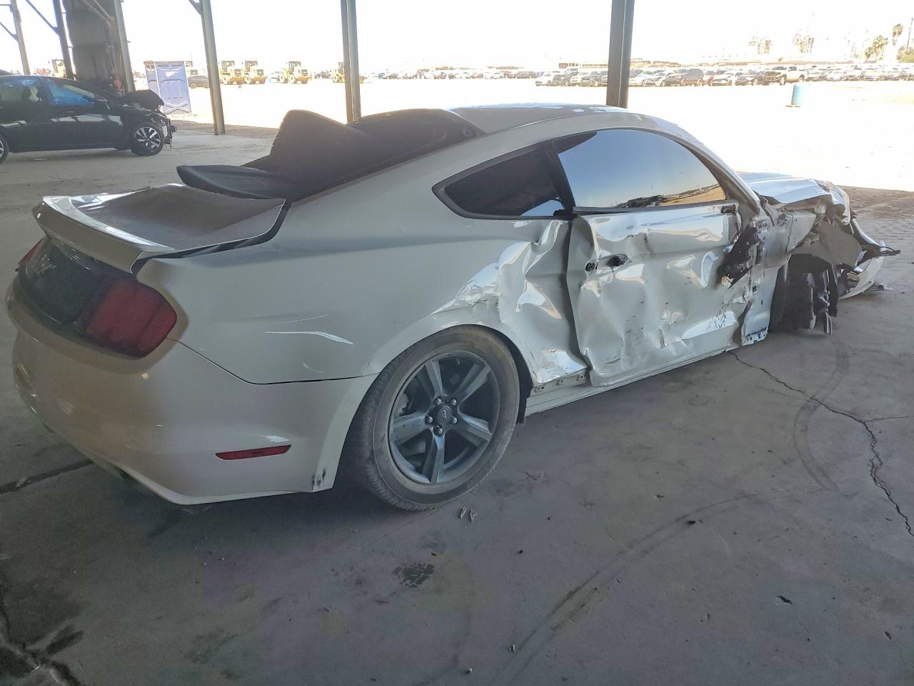 2015 Ford Mustang White vin: 1FA6P8TH5F5418576