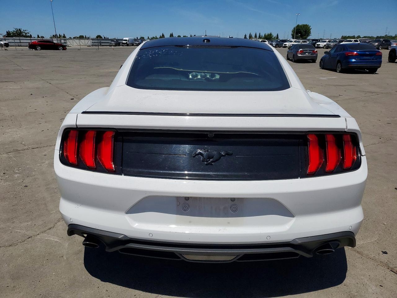 2018 Ford Mustang White vin: 1FA6P8TH5J5185243