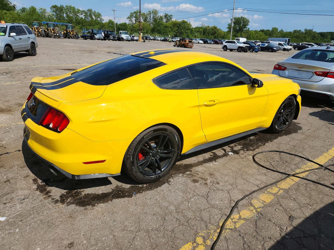 2015 Ford Mustang Yellow vin: 1FA6P8TH6F5367525