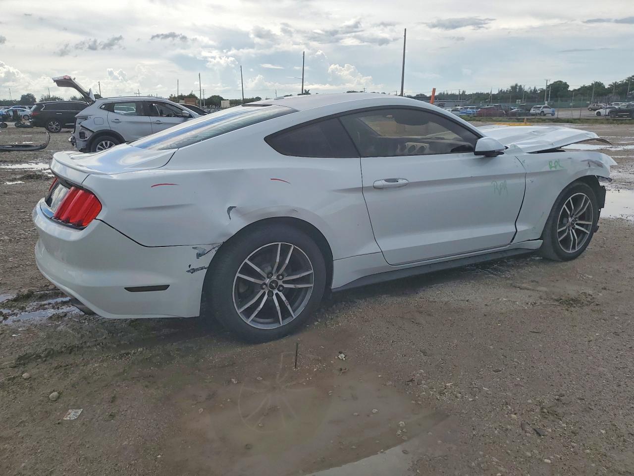 2015 Ford Mustang White vin: 1FA6P8TH6F5396748