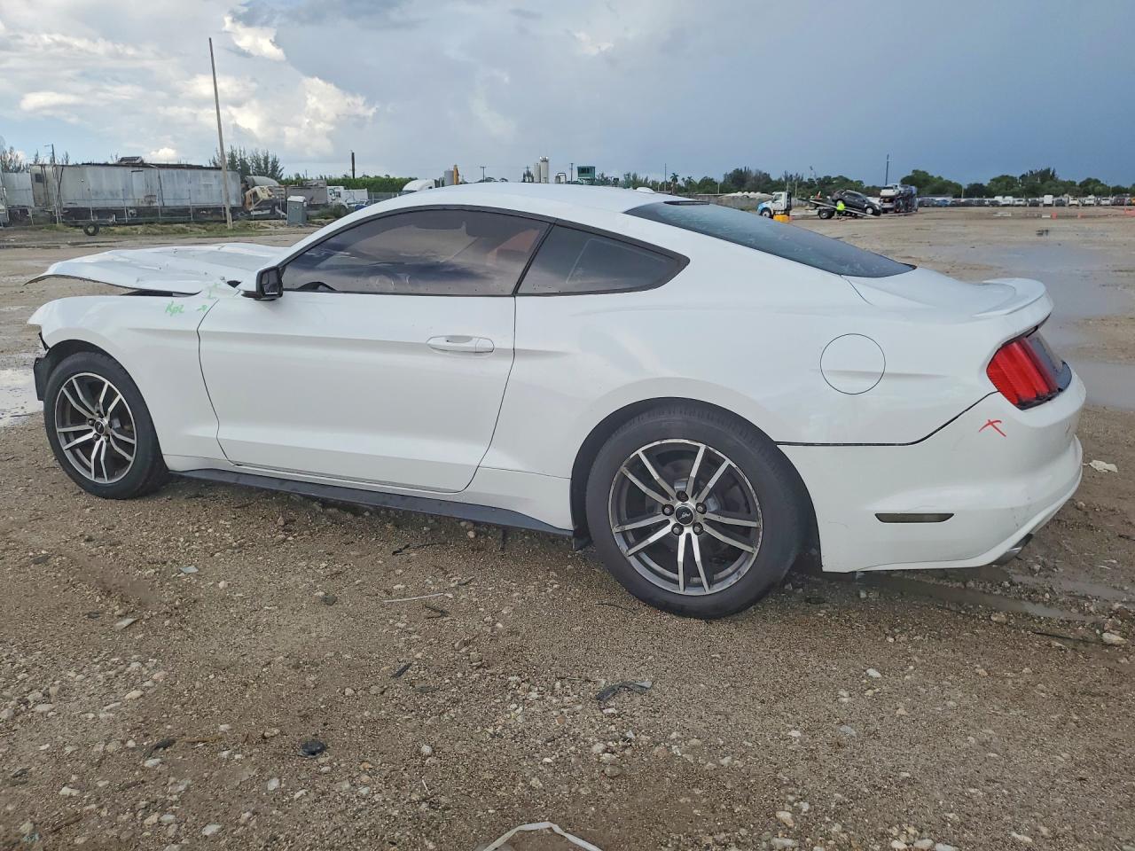 2015 Ford Mustang White vin: 1FA6P8TH6F5396748