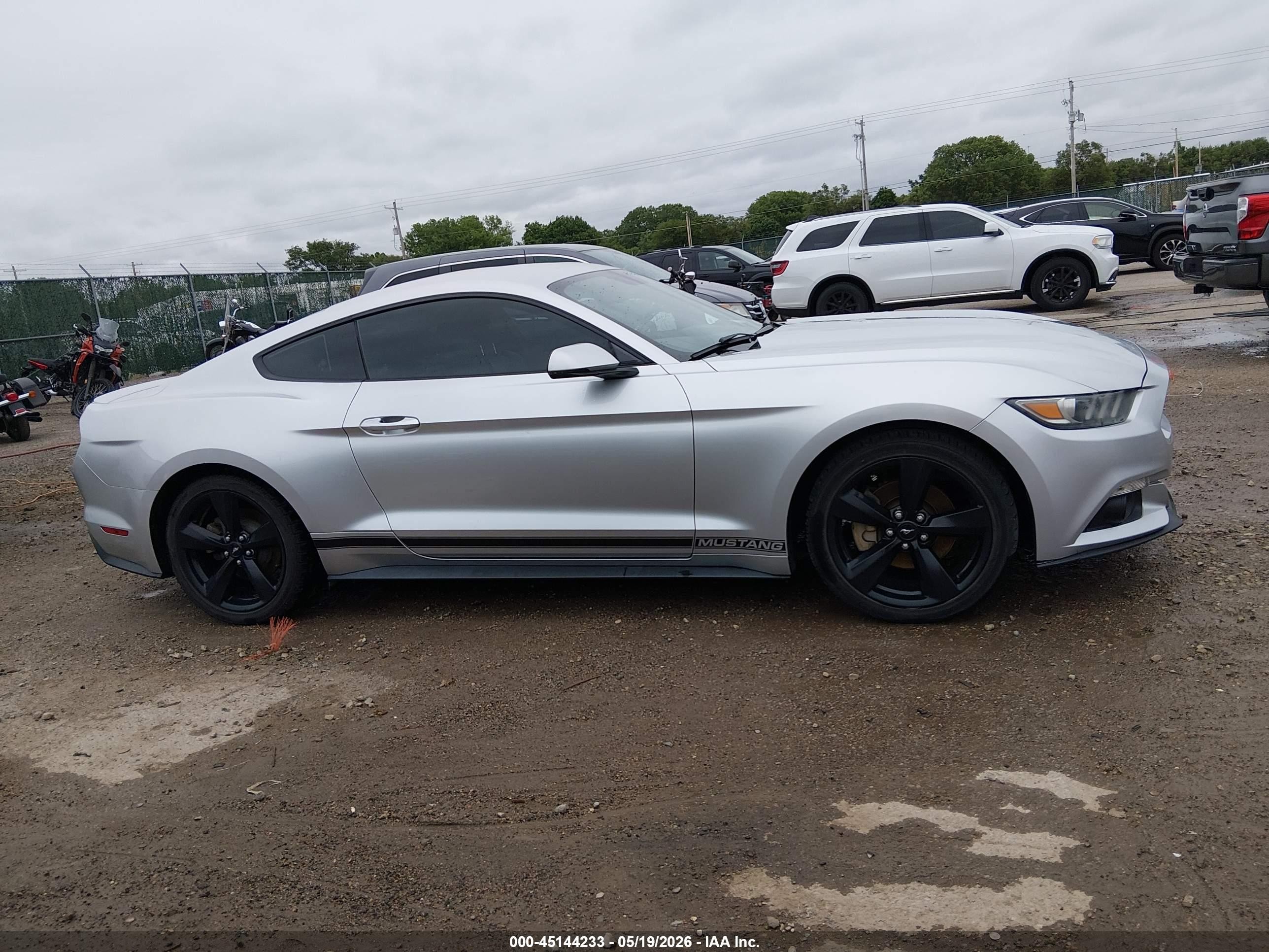 2015 Ford Mustang Ecoboost Silver vin: 1FA6P8TH6F5424161