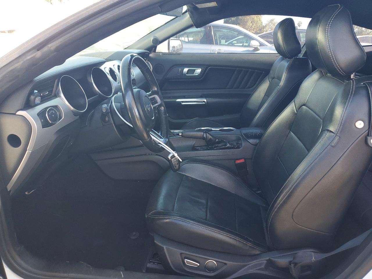 2022 Ford Mustang Белый vin: 1FA6P8TH6N5104398
