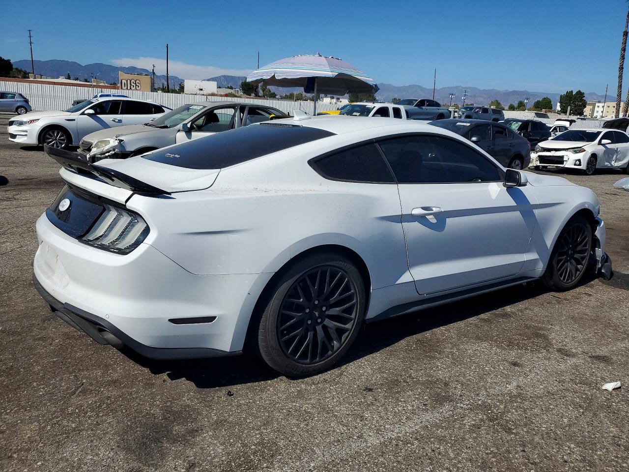 2022 Ford Mustang Белый vin: 1FA6P8TH6N5104398