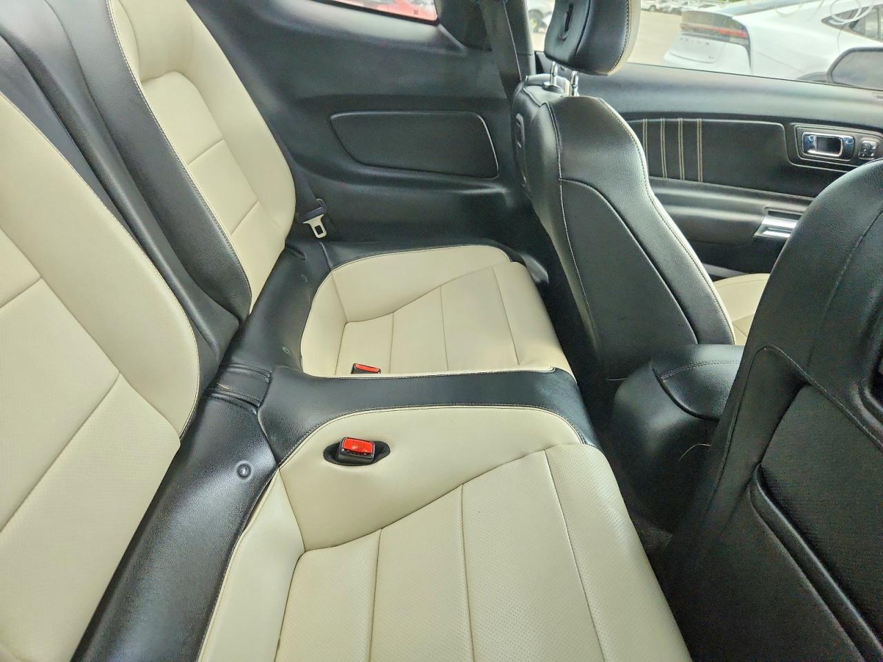 2015 Ford Mustang Red vin: 1FA6P8TH7F5317751