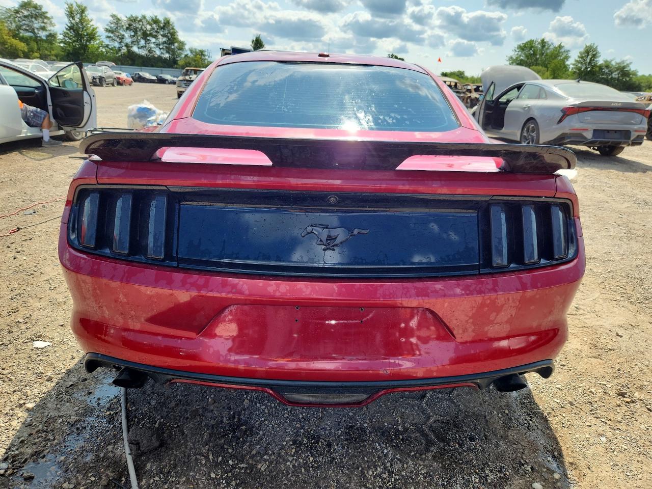 2015 Ford Mustang Red vin: 1FA6P8TH7F5317751