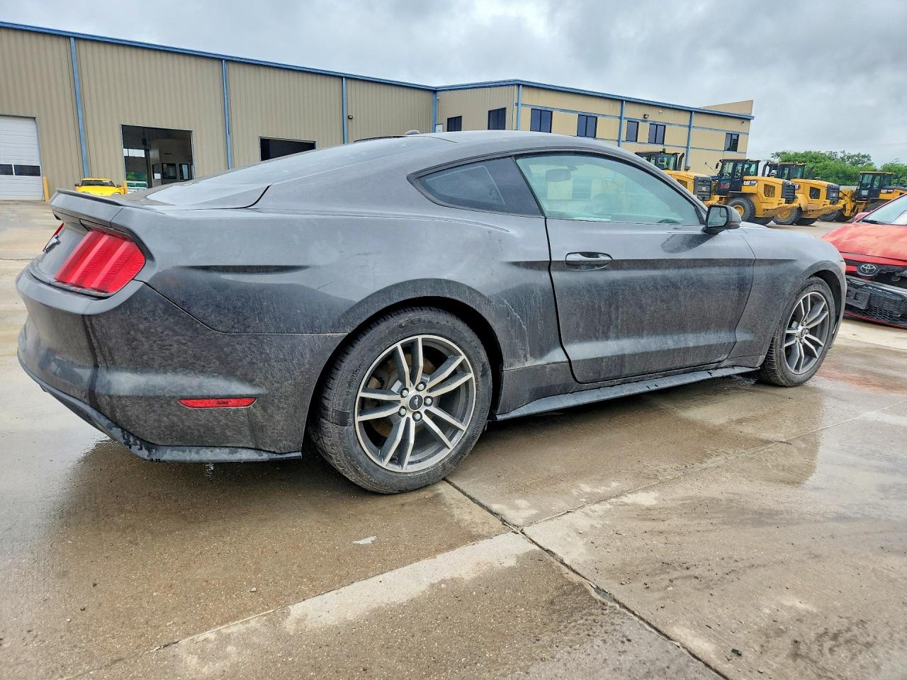 2015 Ford Mustang Серебряный vin: 1FA6P8TH7F5407823
