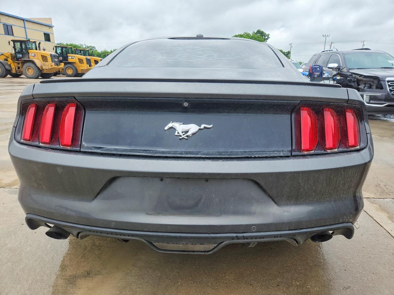 2015 Ford Mustang Серебряный vin: 1FA6P8TH7F5407823