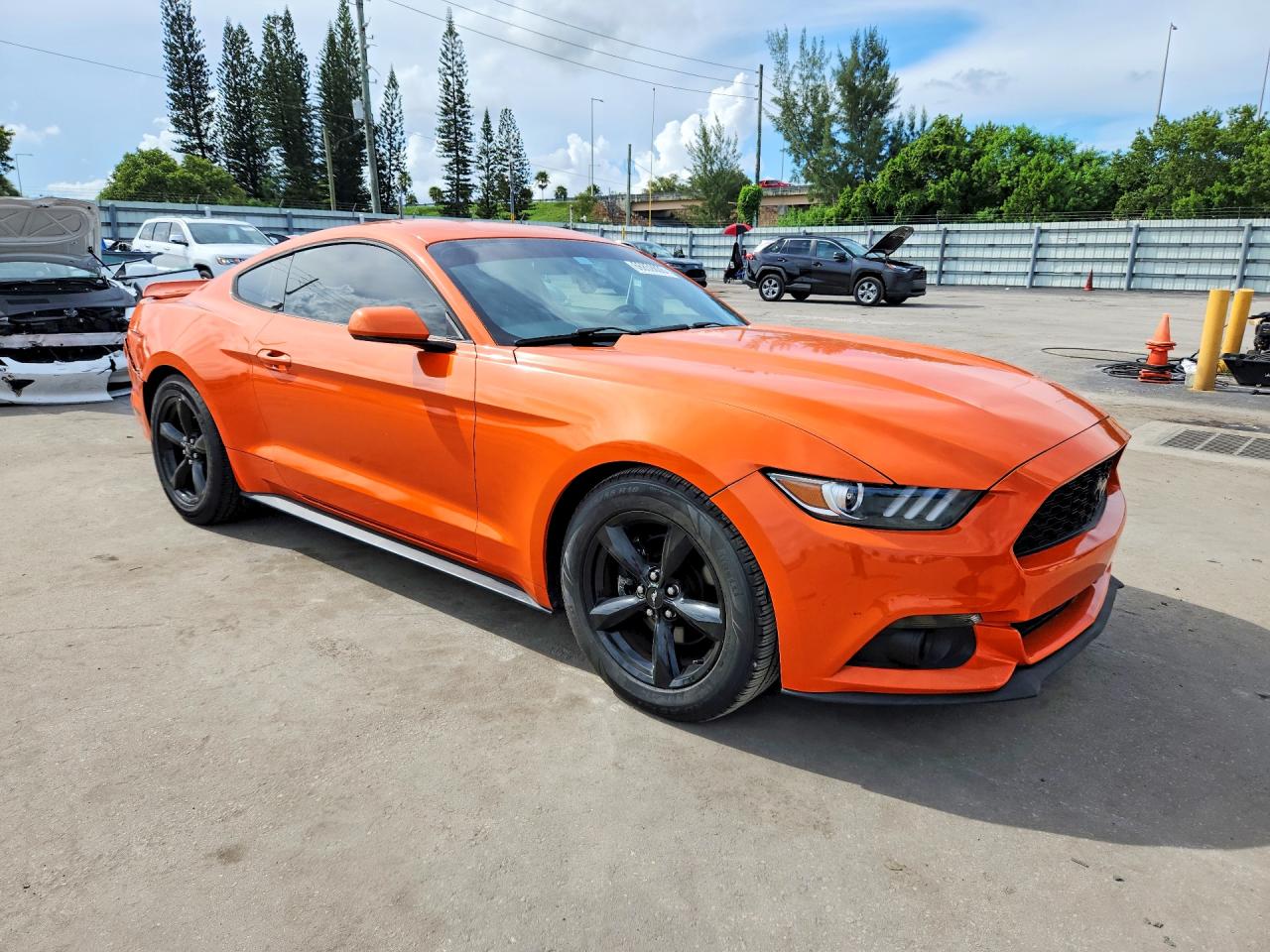 2015 Ford Mustang Orange vin: 1FA6P8TH7F5417929