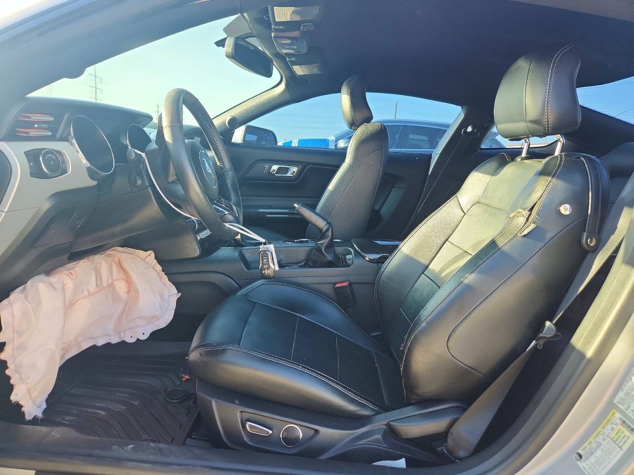 2017 Ford Mustang Серебряный vin: 1FA6P8TH7H5282826