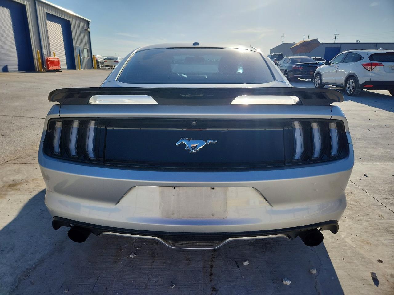2017 Ford Mustang Серебряный vin: 1FA6P8TH7H5282826