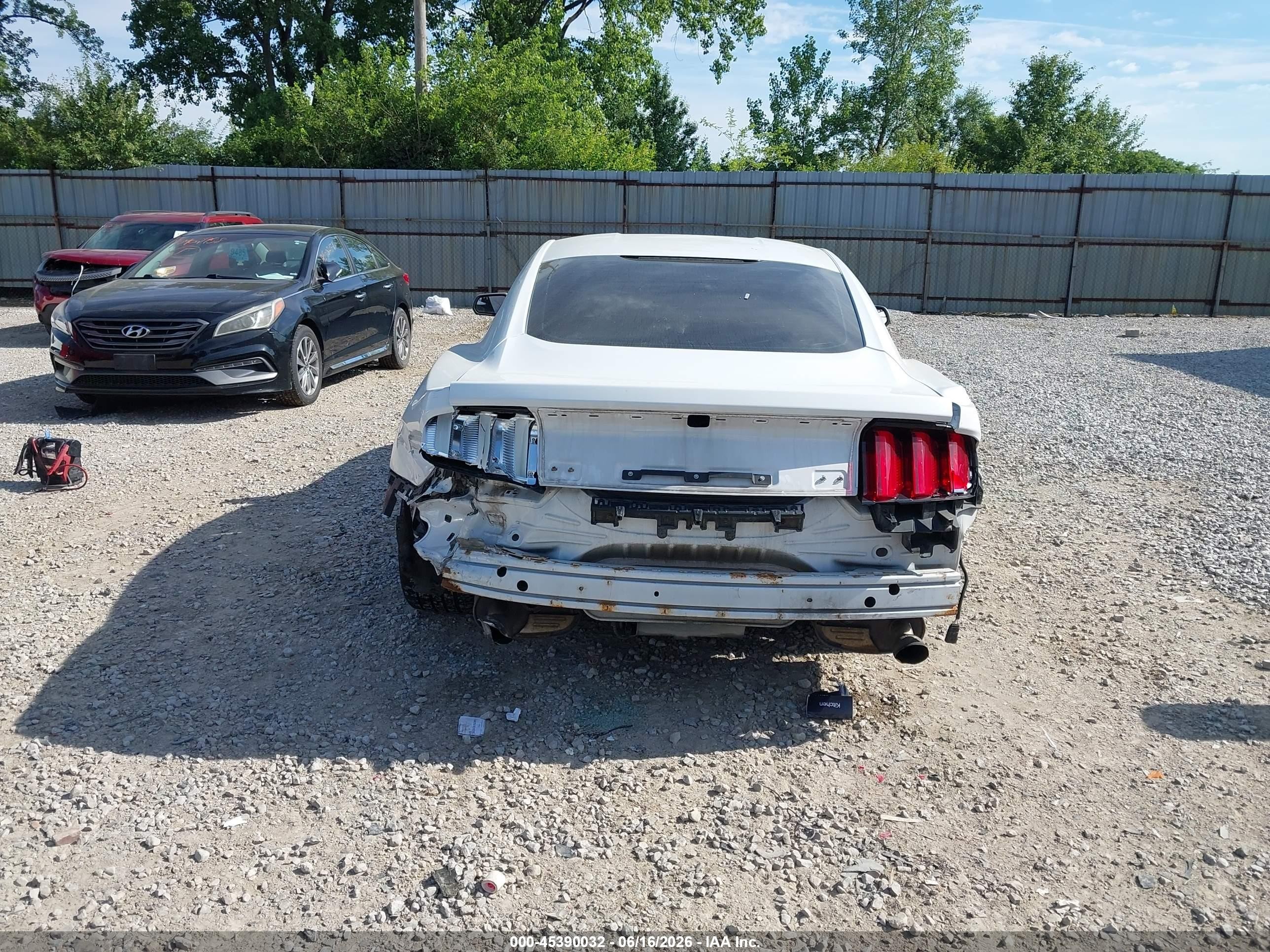 2015 Ford Mustang Ecoboost White vin: 1FA6P8TH8F5337085