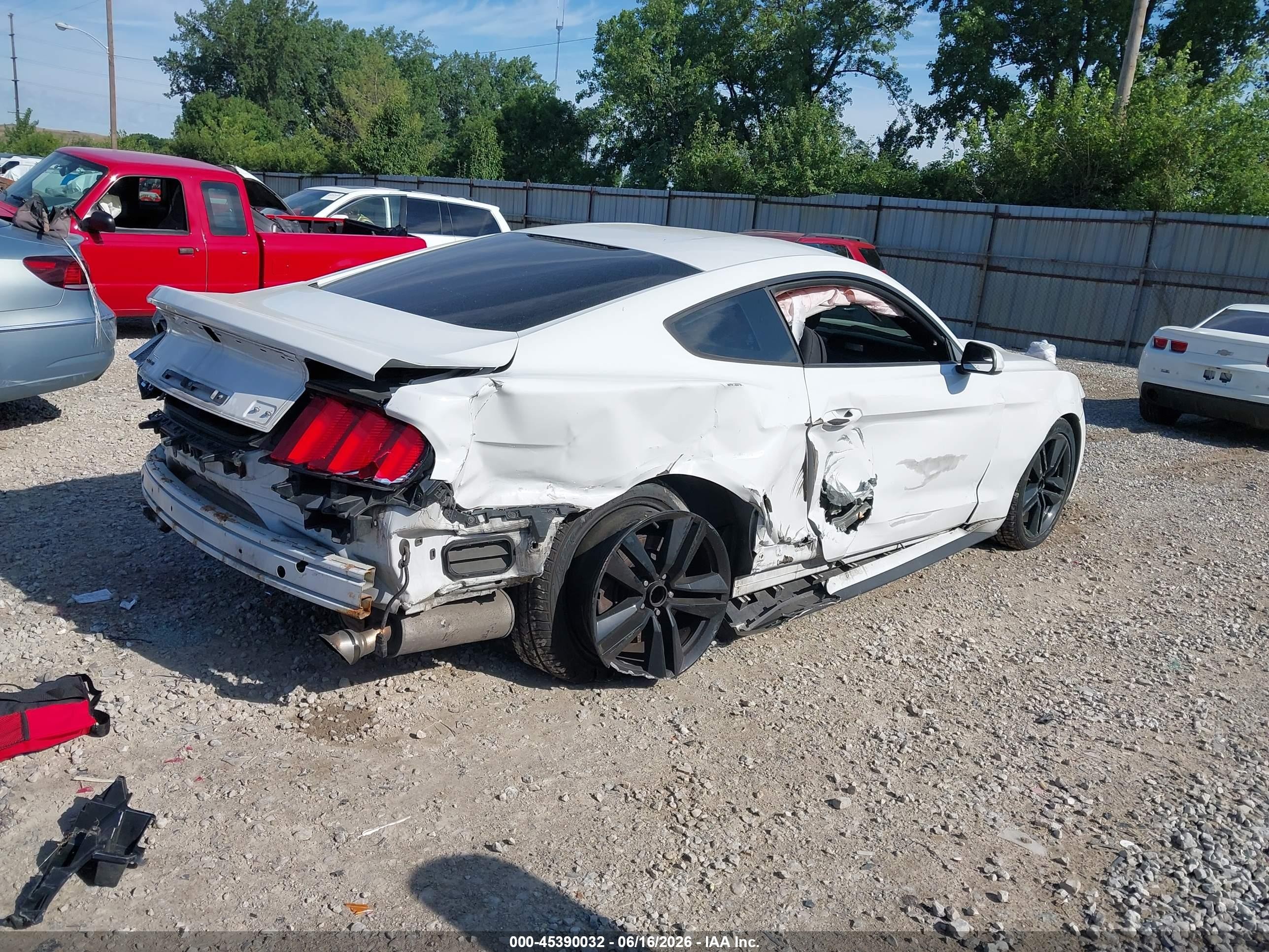 2015 Ford Mustang Ecoboost White vin: 1FA6P8TH8F5337085