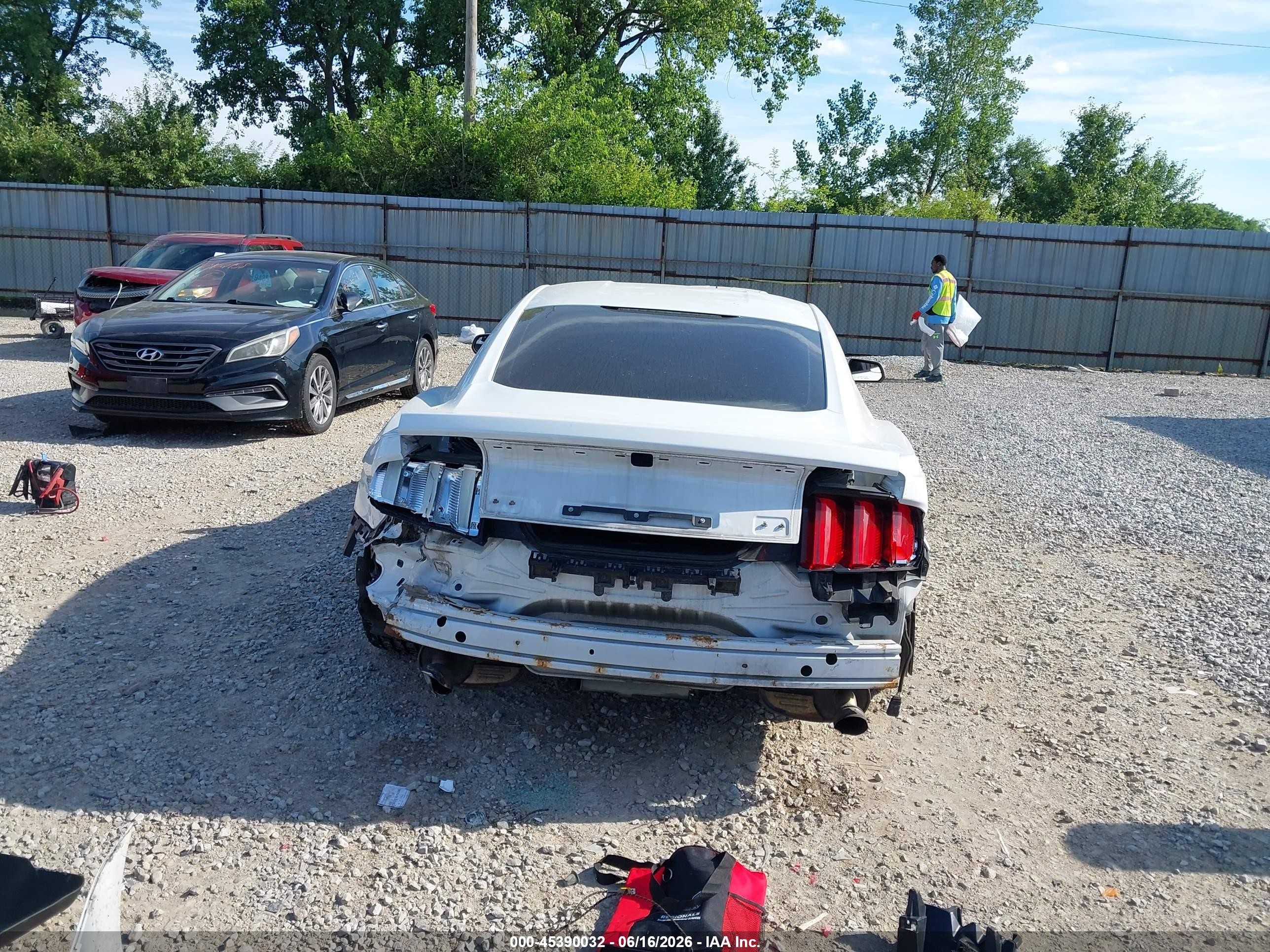 2015 Ford Mustang Ecoboost White vin: 1FA6P8TH8F5337085