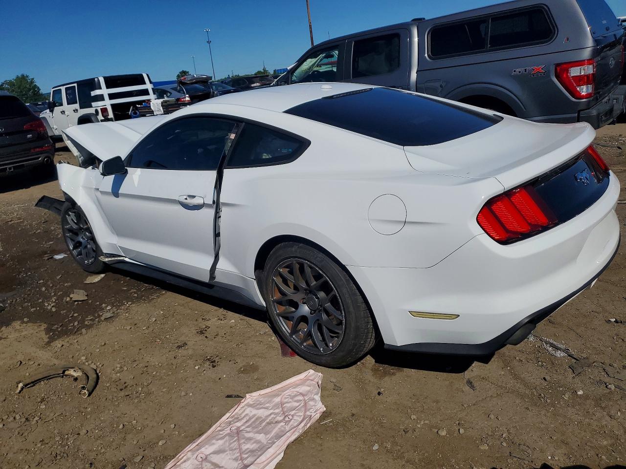 2015 Ford Mustang White vin: 1FA6P8TH8F5362195