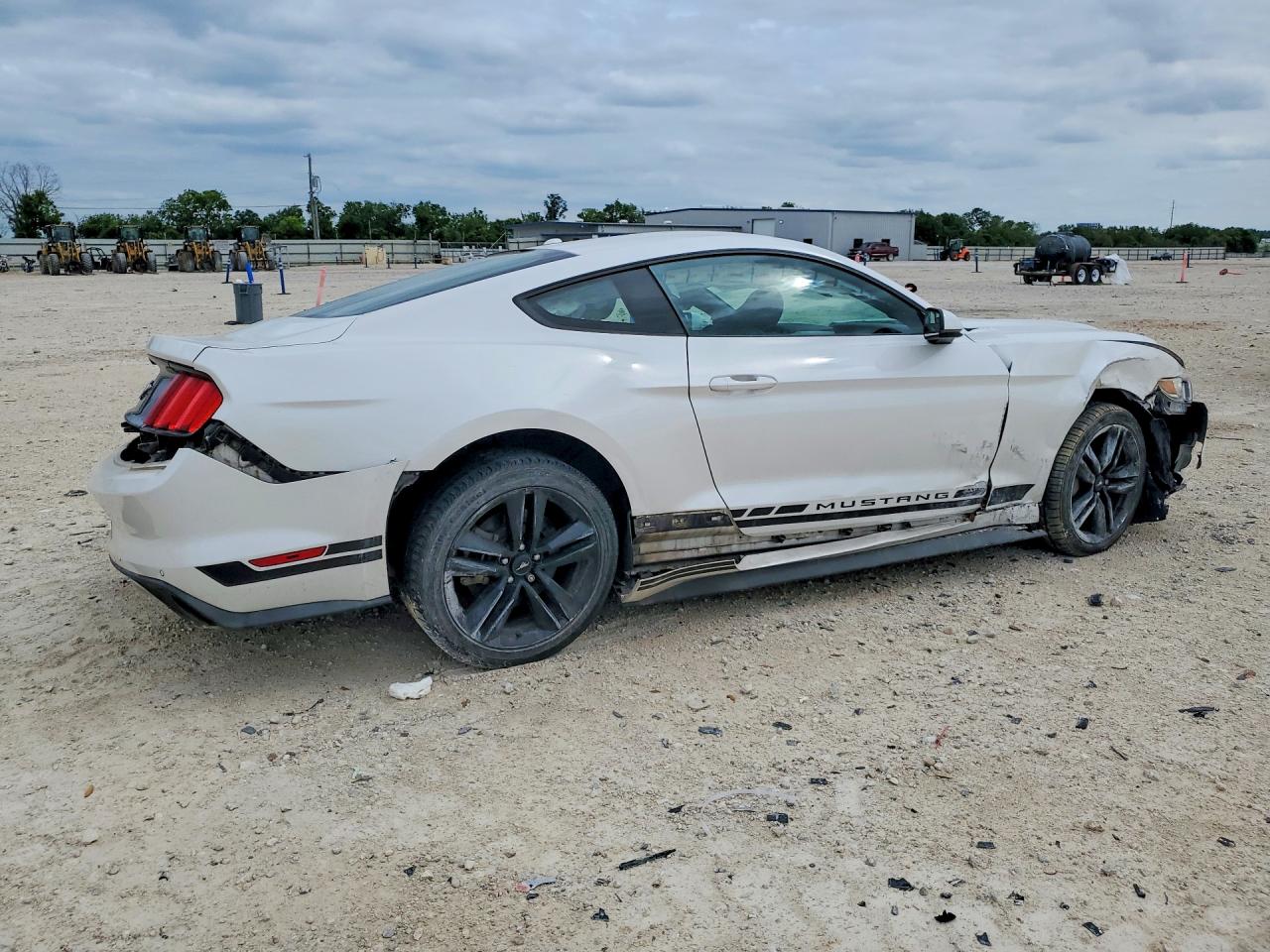 2017 Ford Mustang White vin: 1FA6P8TH8H5302422