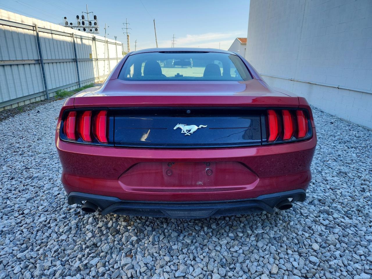 2018 Ford Mustang Red vin: 1FA6P8TH8J5158733