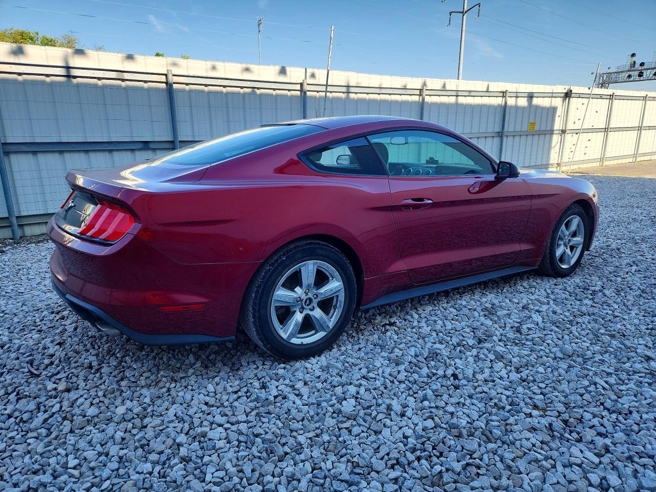 2018 Ford Mustang Red vin: 1FA6P8TH8J5158733