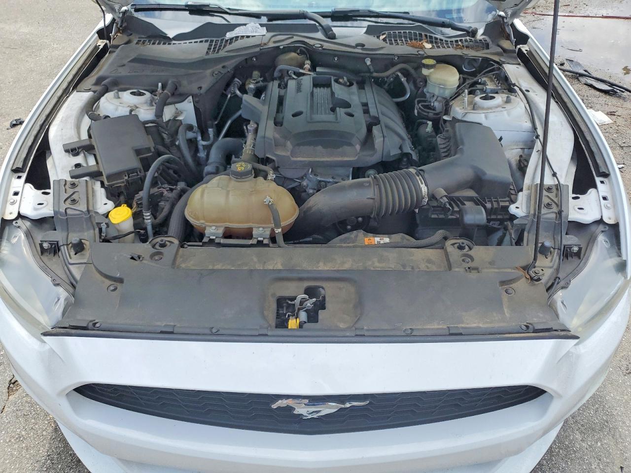2015 Ford Mustang White vin: 1FA6P8TH9F5400551