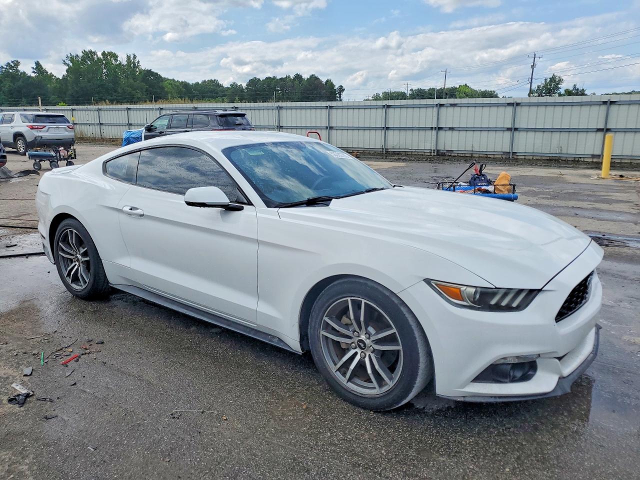 2015 Ford Mustang White vin: 1FA6P8TH9F5400551