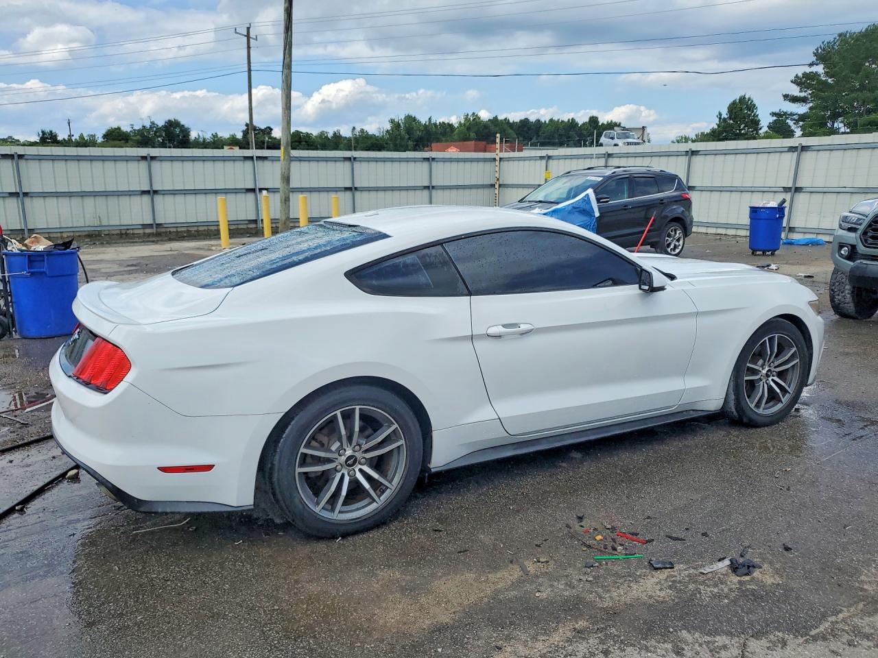 2015 Ford Mustang White vin: 1FA6P8TH9F5400551