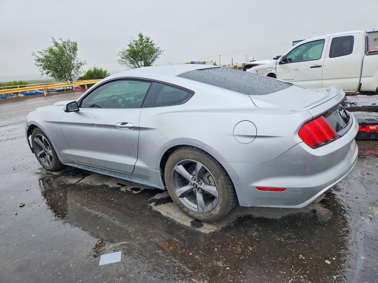 2015 Ford Mustang Серебряный vin: 1FA6P8TH9F5417978