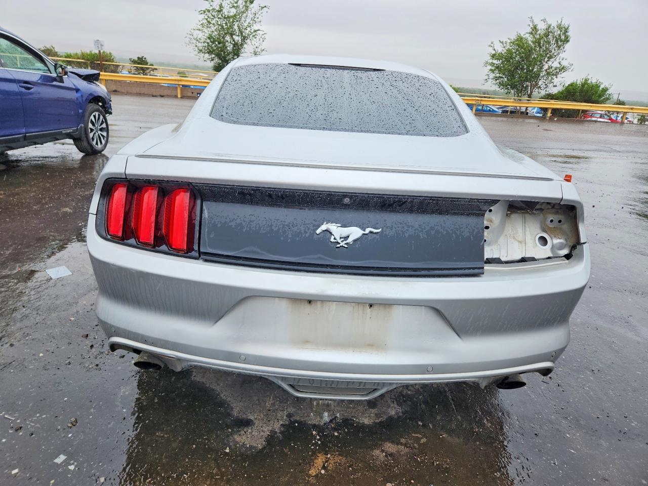 2015 Ford Mustang Серебряный vin: 1FA6P8TH9F5417978