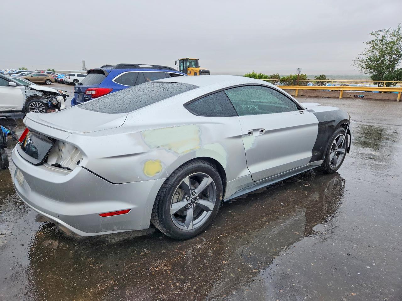 2015 Ford Mustang Серебряный vin: 1FA6P8TH9F5417978