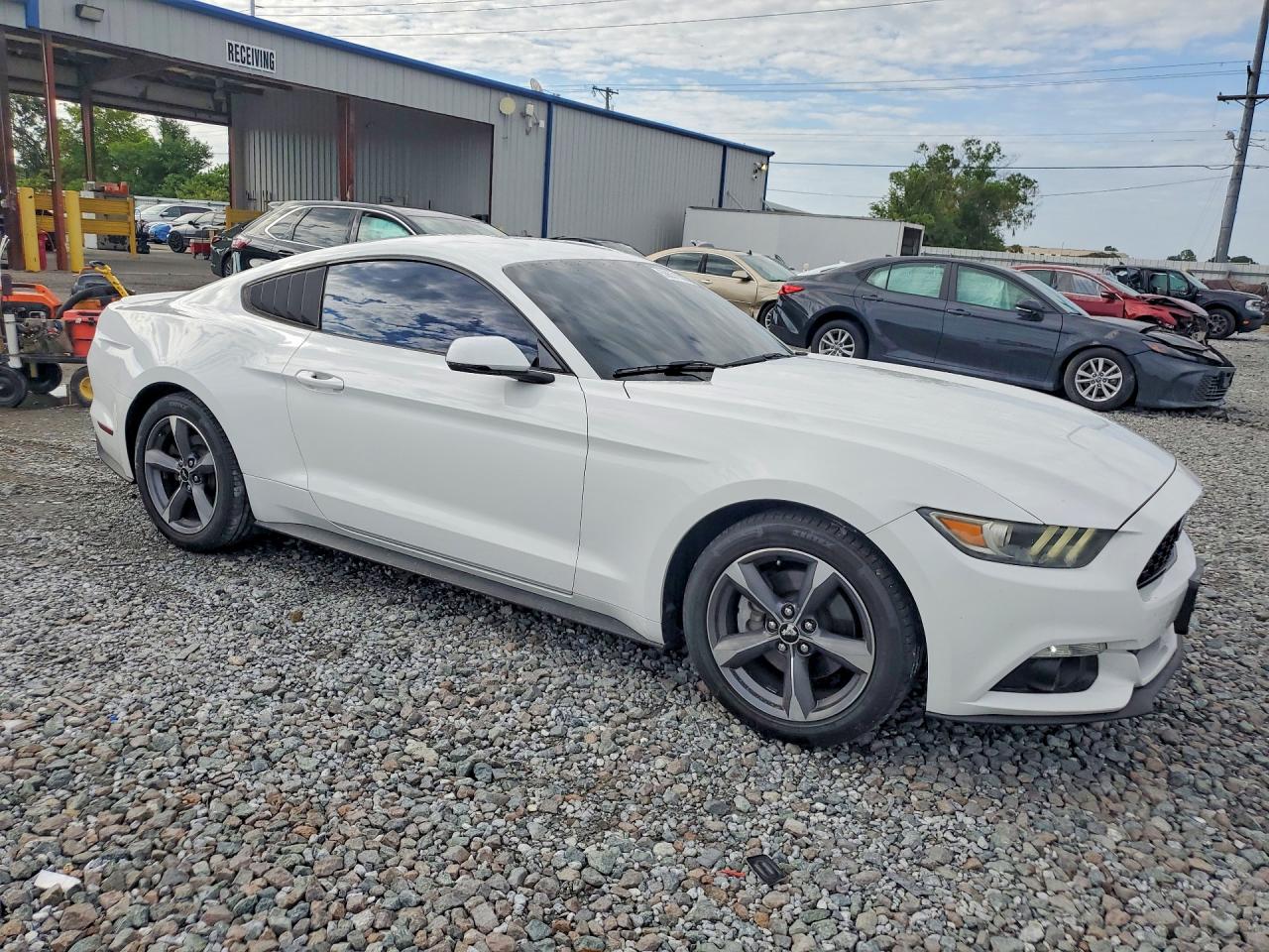 2015 Ford Mustang White vin: 1FA6P8THXF5321485