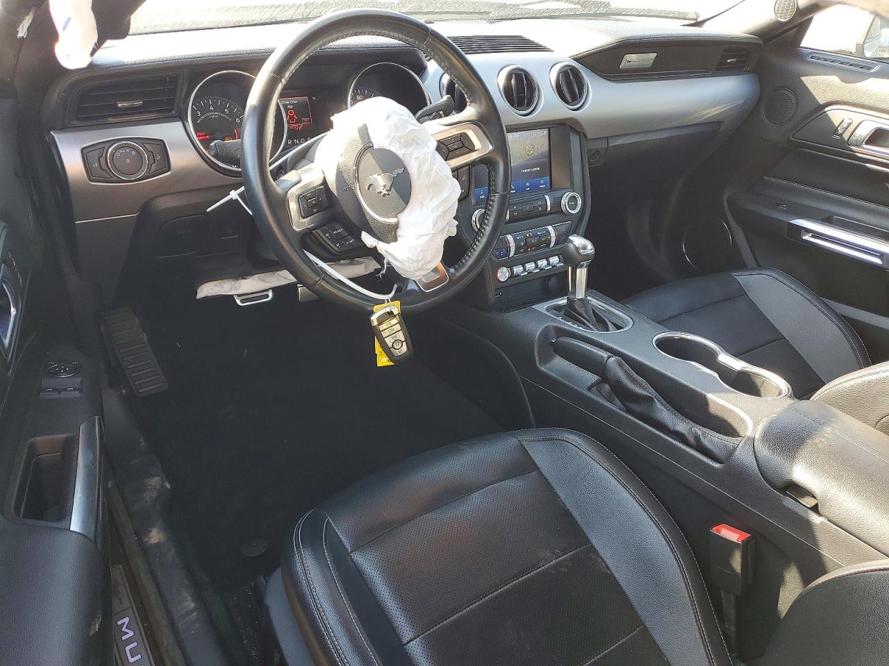 2022 Ford Mustang Серебряный vin: 1FA6P8THXN5104730