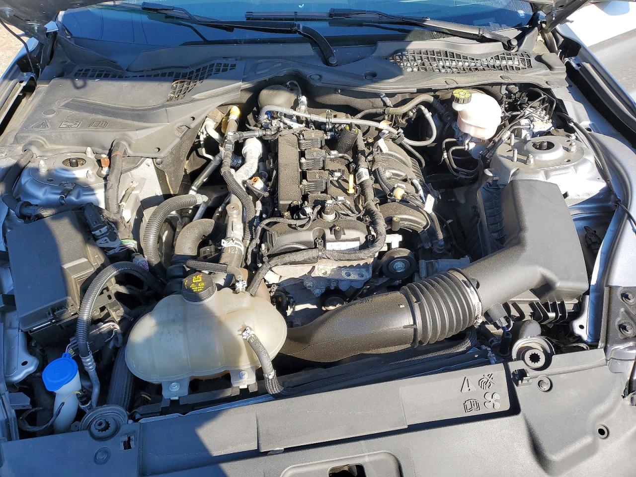 2022 Ford Mustang Серебряный vin: 1FA6P8THXN5104730