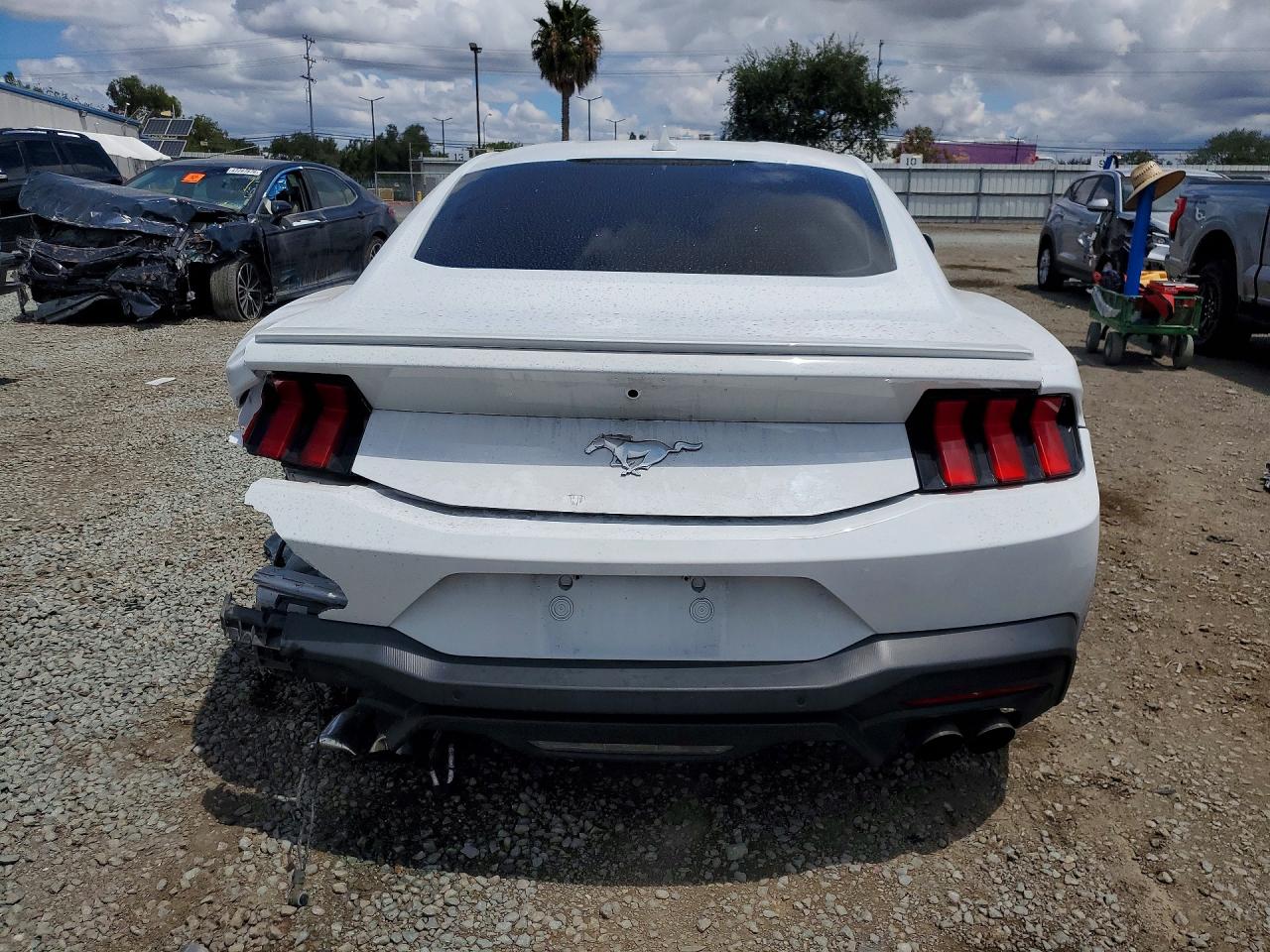 2024 Ford Mustang White vin: 1FA6P8THXR5121856