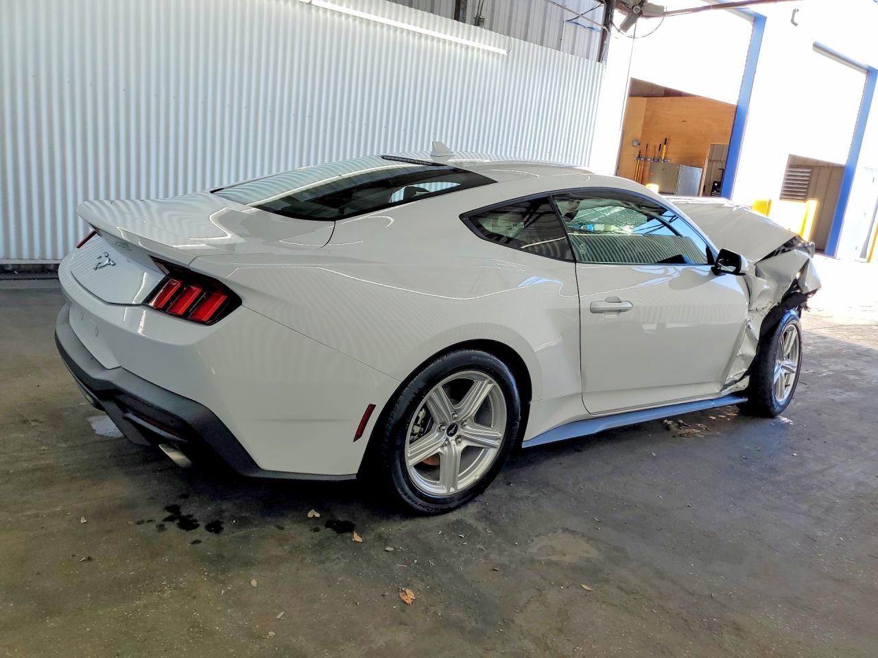 2026 Ford Mustang White vin: 1FA6P8THXT5110086