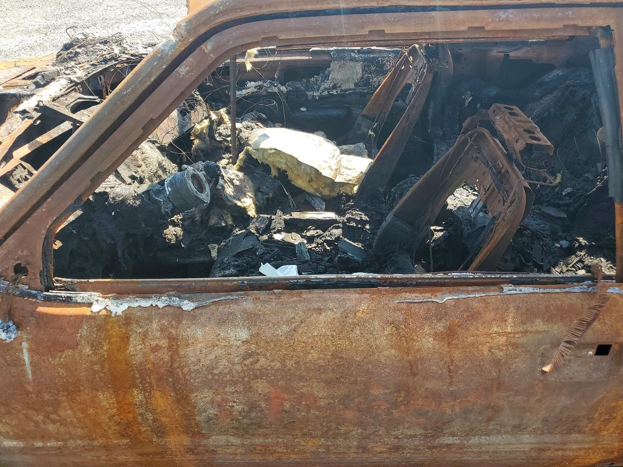 1984 Ford Mustang L Burn vin: 1FABP28M2EF225358