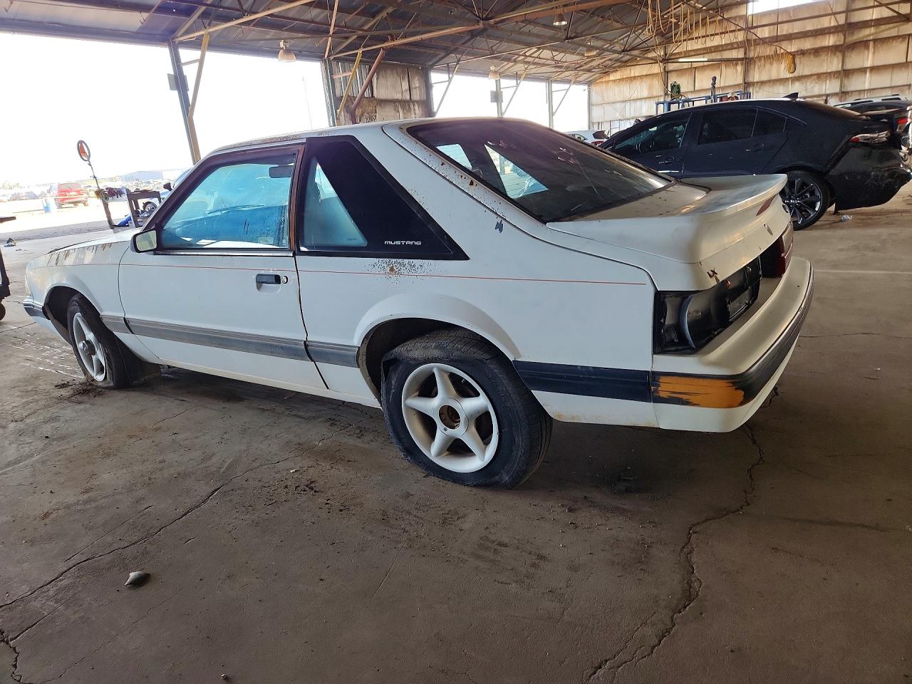 1989 Ford Mustang White vin: 1FABP41A3KF223951
