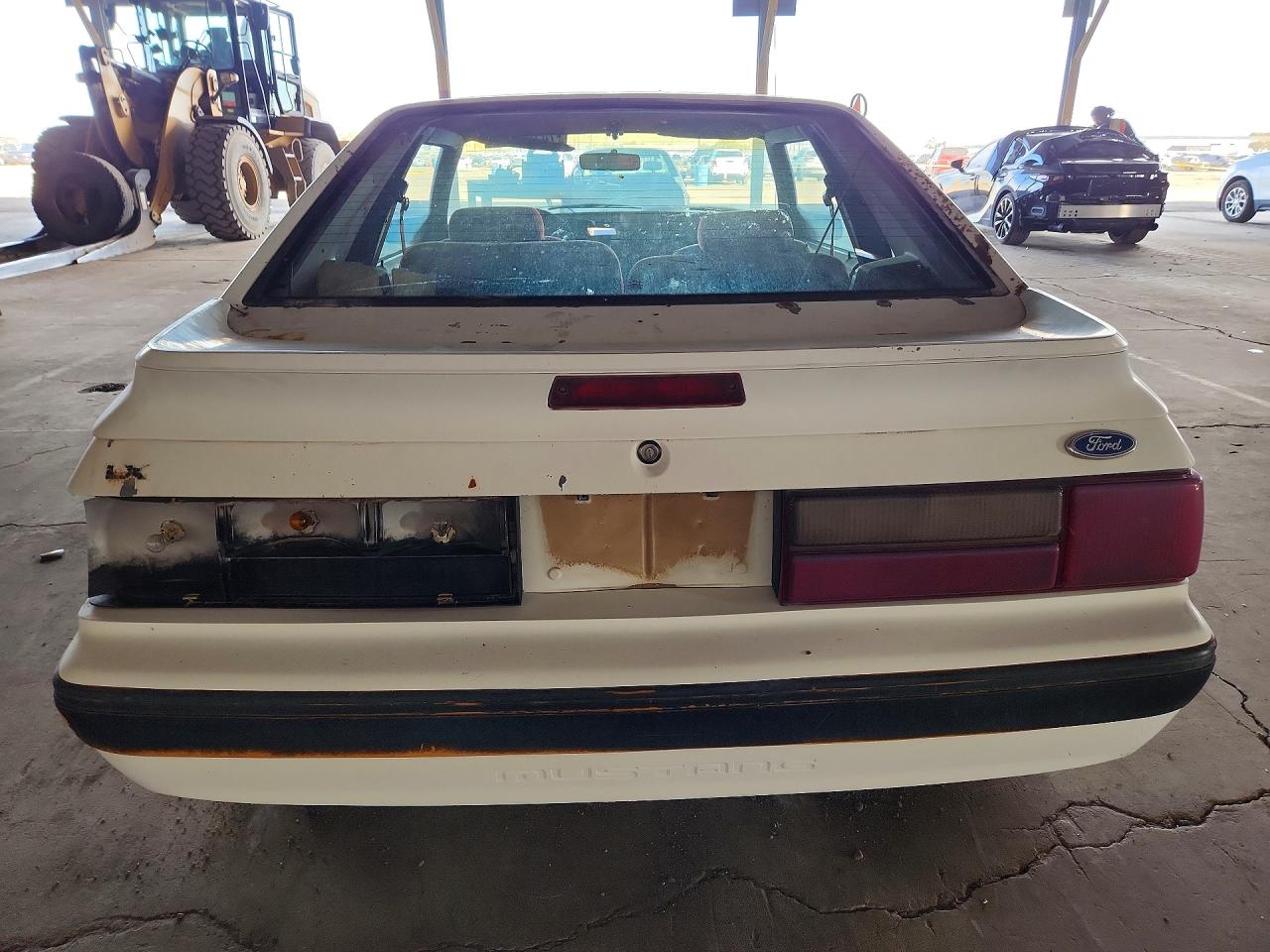 1989 Ford Mustang White vin: 1FABP41A3KF223951