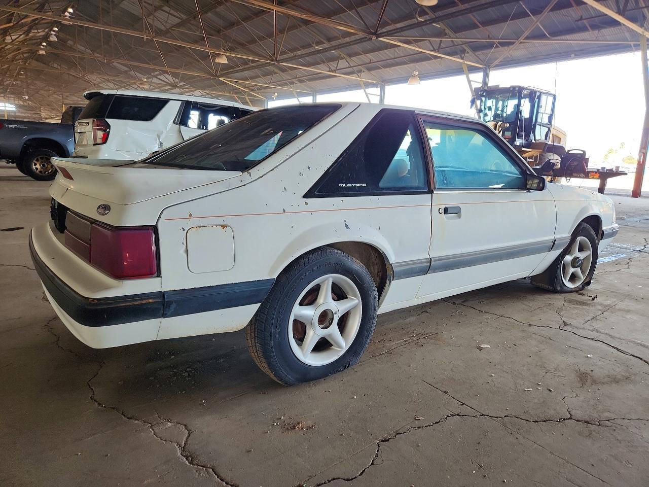 1989 Ford Mustang White vin: 1FABP41A3KF223951